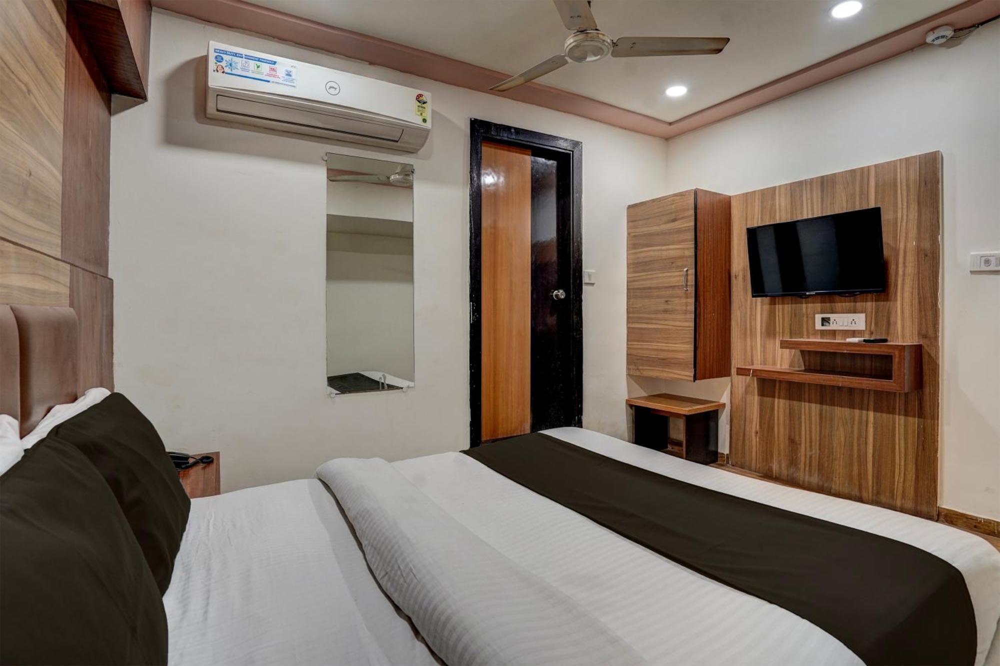 Hotel O Palak Palace Ahmedabad Exterior photo