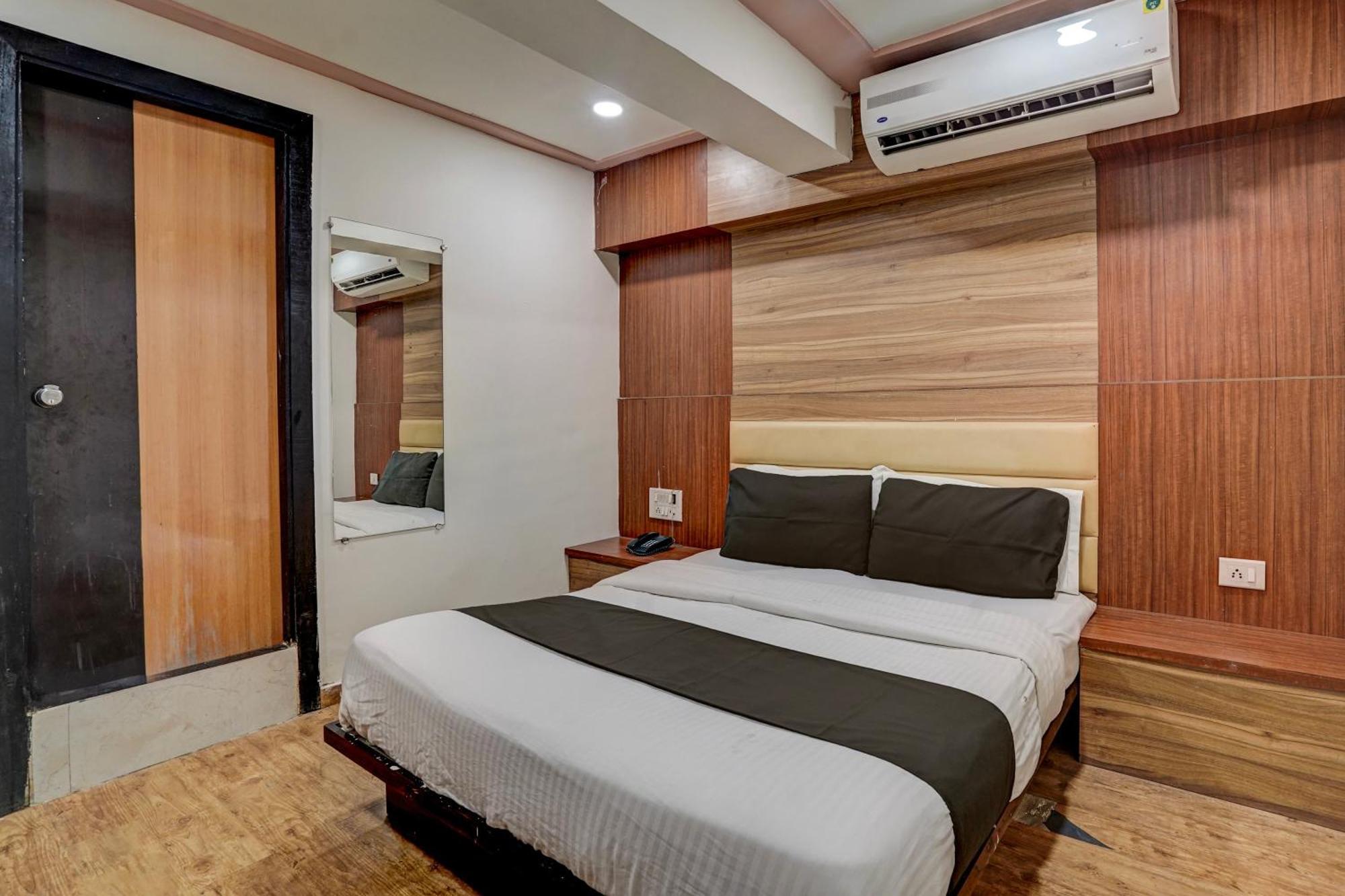 Hotel O Palak Palace Ahmedabad Exterior photo